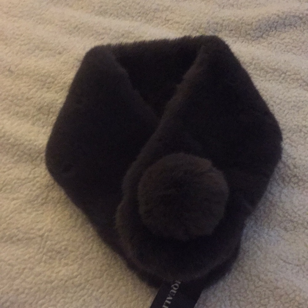 Grey neck scarf